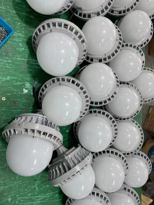 产品特点:光源模块:采用高亮度led集成光源,配合高效率恒流驱动电源